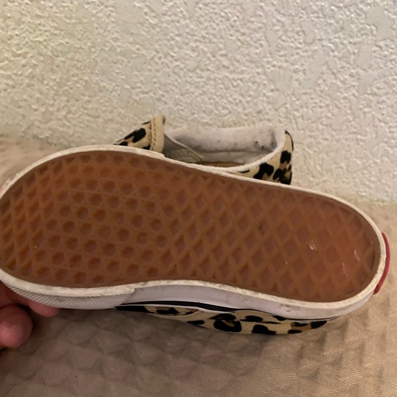 Toddler cheetah slip on vans - Picture 2 of 3